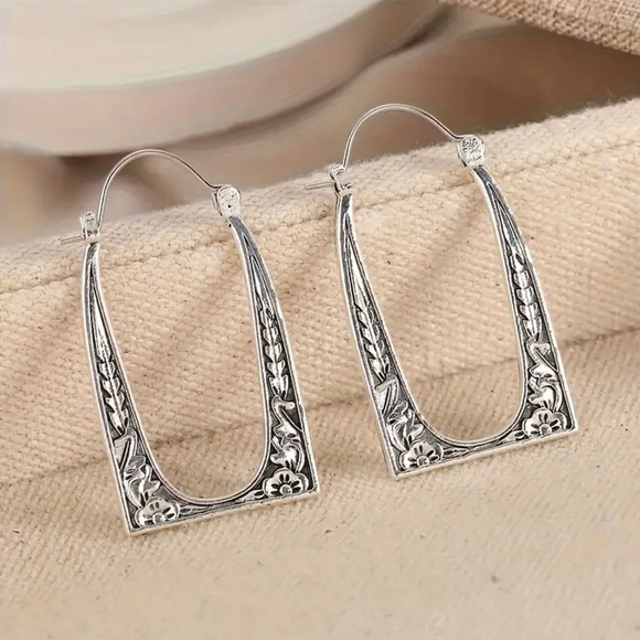 Ondine Branch Bud Bloom Floral Vine Embossed Arched Window Rectangle Garden Hoop - Picture 10 of 15